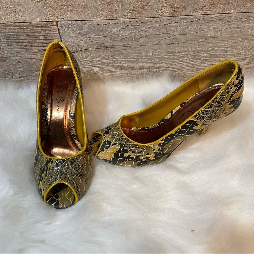Jin  Bloom women’s‎ snakeprint stiletto shoes in size 7